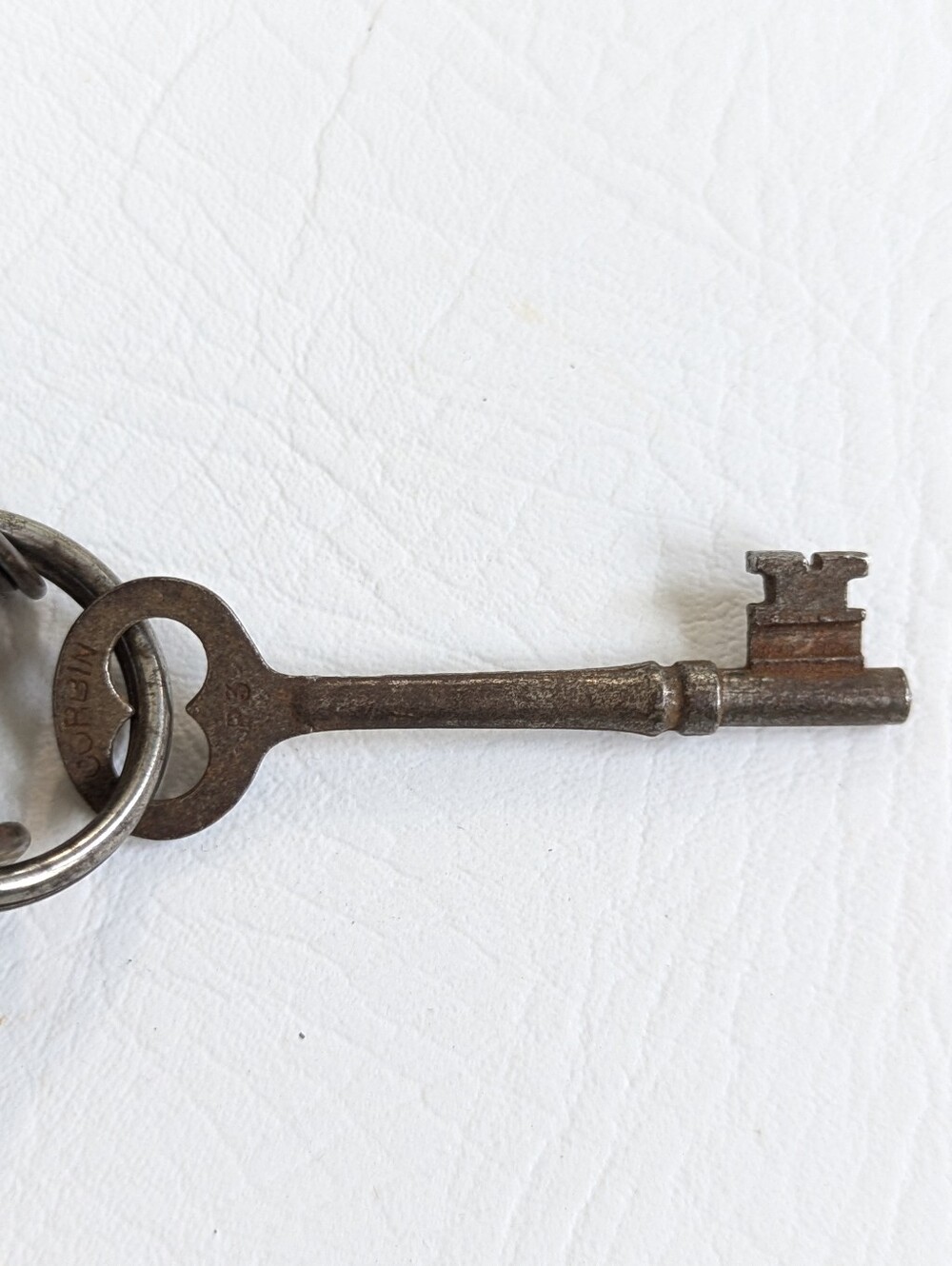 Lot of 15 Vintage And Antique Iron Skeleton Keys Sargent Corbin - Picture 4 of 6